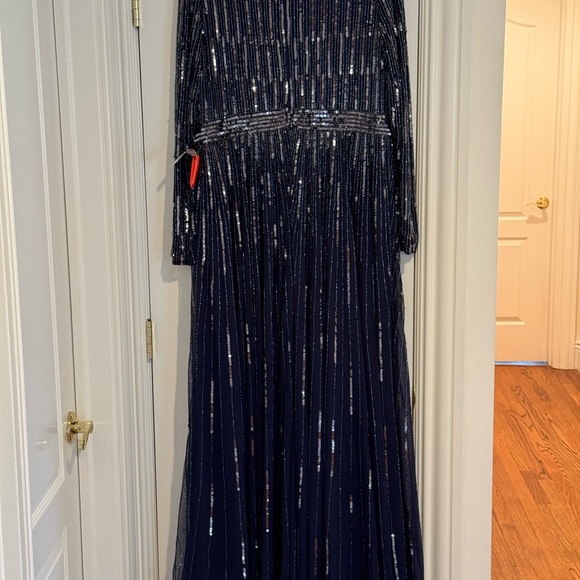 NWT Mac Duggal 4977 Sequined V-Neck Illusion Sleeve A-Line Gown Midnight Size 16 - Picture 5 of 11